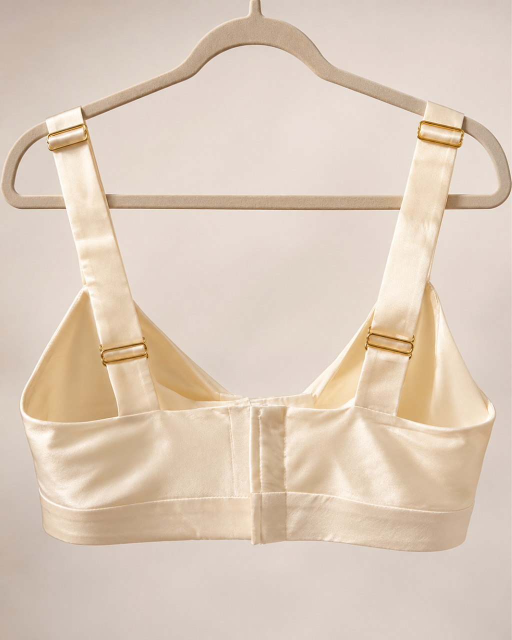 Crop Top „Ivory“ aus italienischer Seide – limitierte Kleinserie