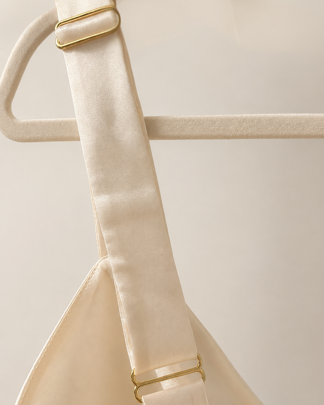 Crop Top „Ivory“ aus italienischer Seide – limitierte Kleinserie