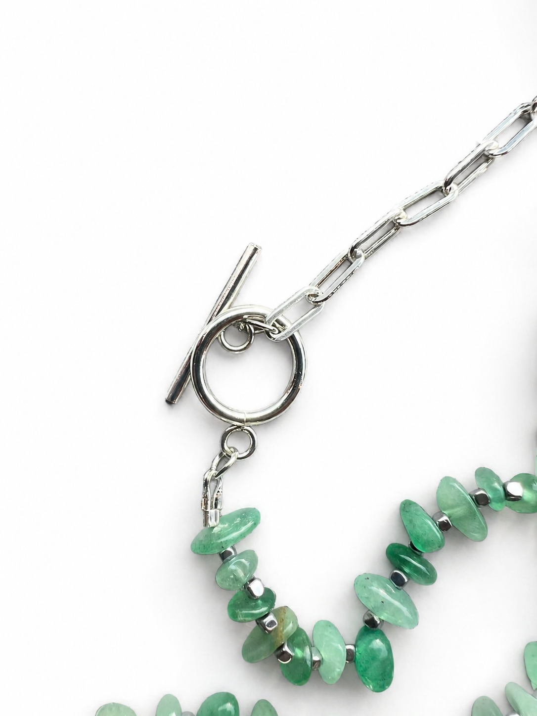 Handgefertigte Balance Kette aus grünen Natursteinen und 925 Silber von Armure Tendre als Produktbild.