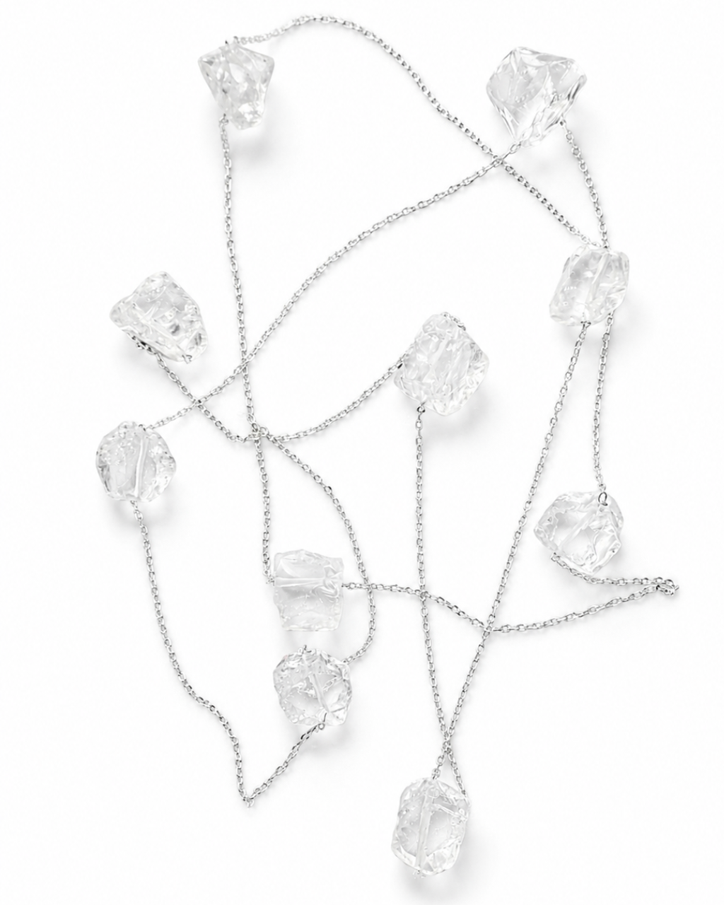 Flow No. 03 Kette mit Bergkristall und 925 Silber von Armure Tendre by Maria in heller Studioaufnahme.