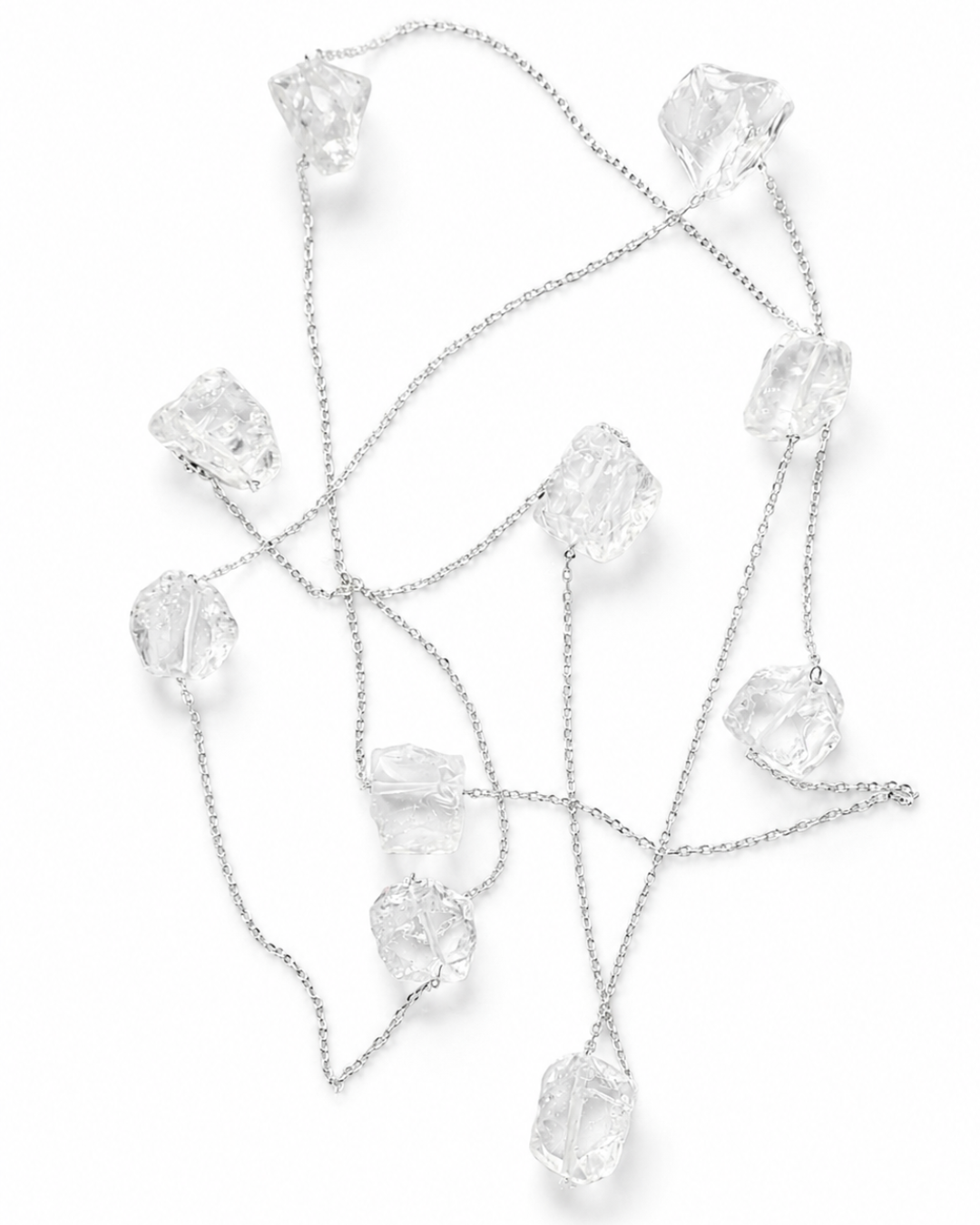 Flow No. 03 Kette mit Bergkristall und 925 Silber von Armure Tendre by Maria in heller Studioaufnahme.